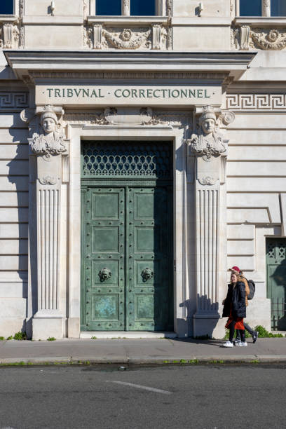 Utiliser de manière légale une cigarette électronique pour éviter le tribunal