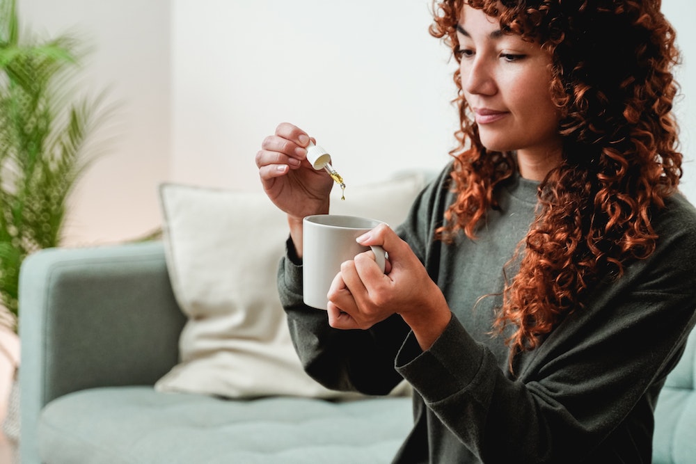 Le CBD dans l'industrie cosmétique : intégrer cette tendance pour booster votre marque