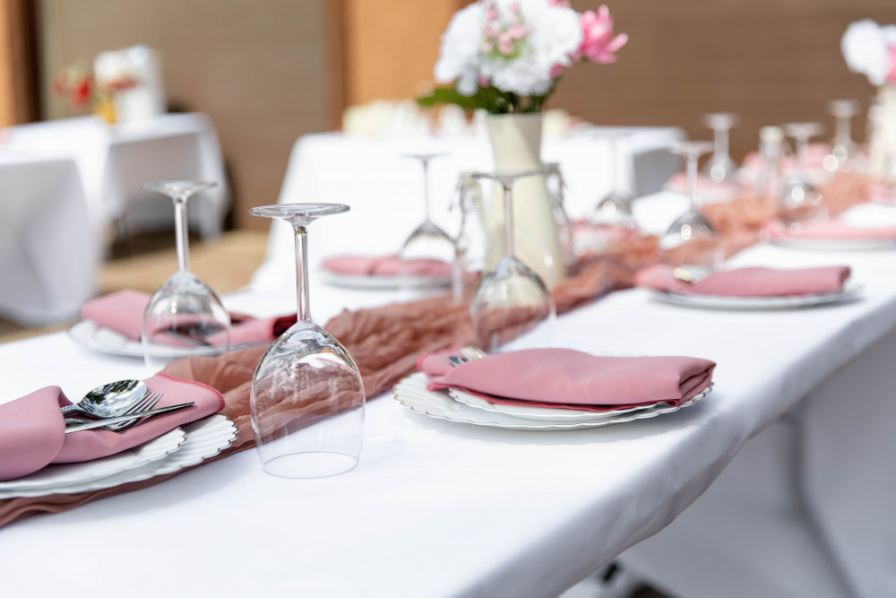 Choisir un traiteur pour votre réception de mariage : les clés d'une expérience culinaire réussie